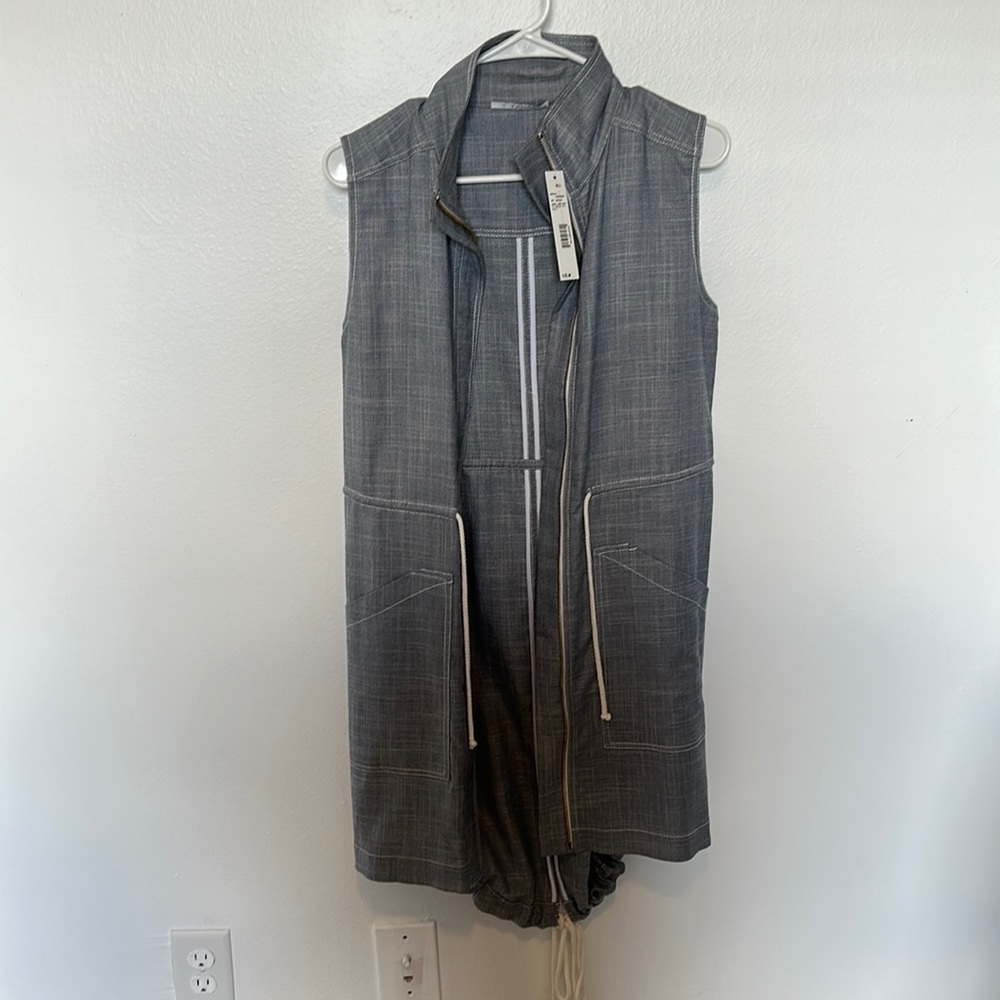 T. Tahari Small Sleeveless Vest